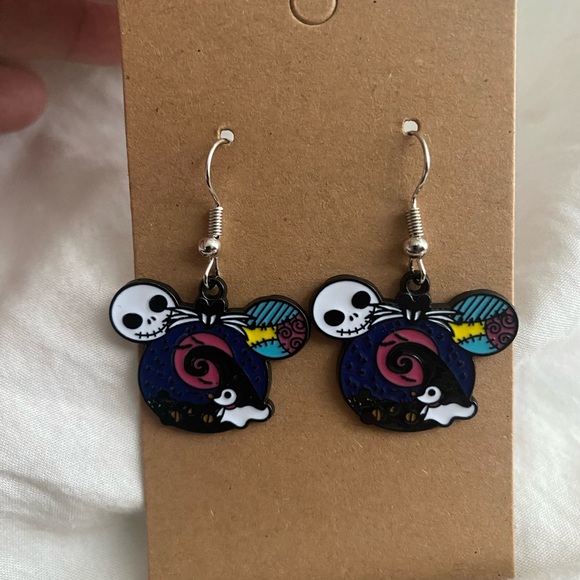 5 for 25 🎃
The nightmare before Christmas Mickey Mouse Halloween earrings. - Picture 4 of 9